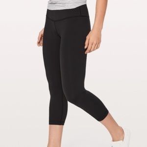 SOLD Lululemon Wunder Under: Low Rise Crop Sz 4